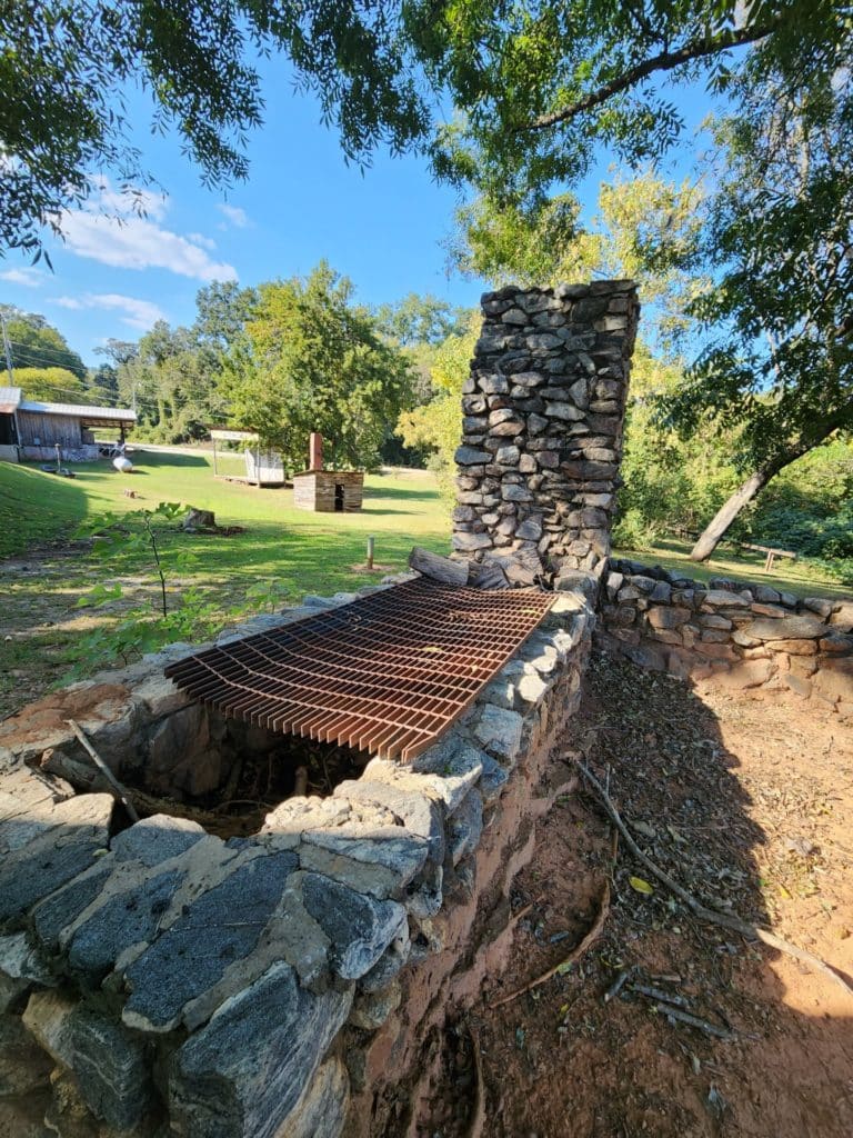 old fashioned outdoor smoking barbecue pit - Big George's BBQ Pit in Historic Juliette, GA home to Fried Green Tomatoes