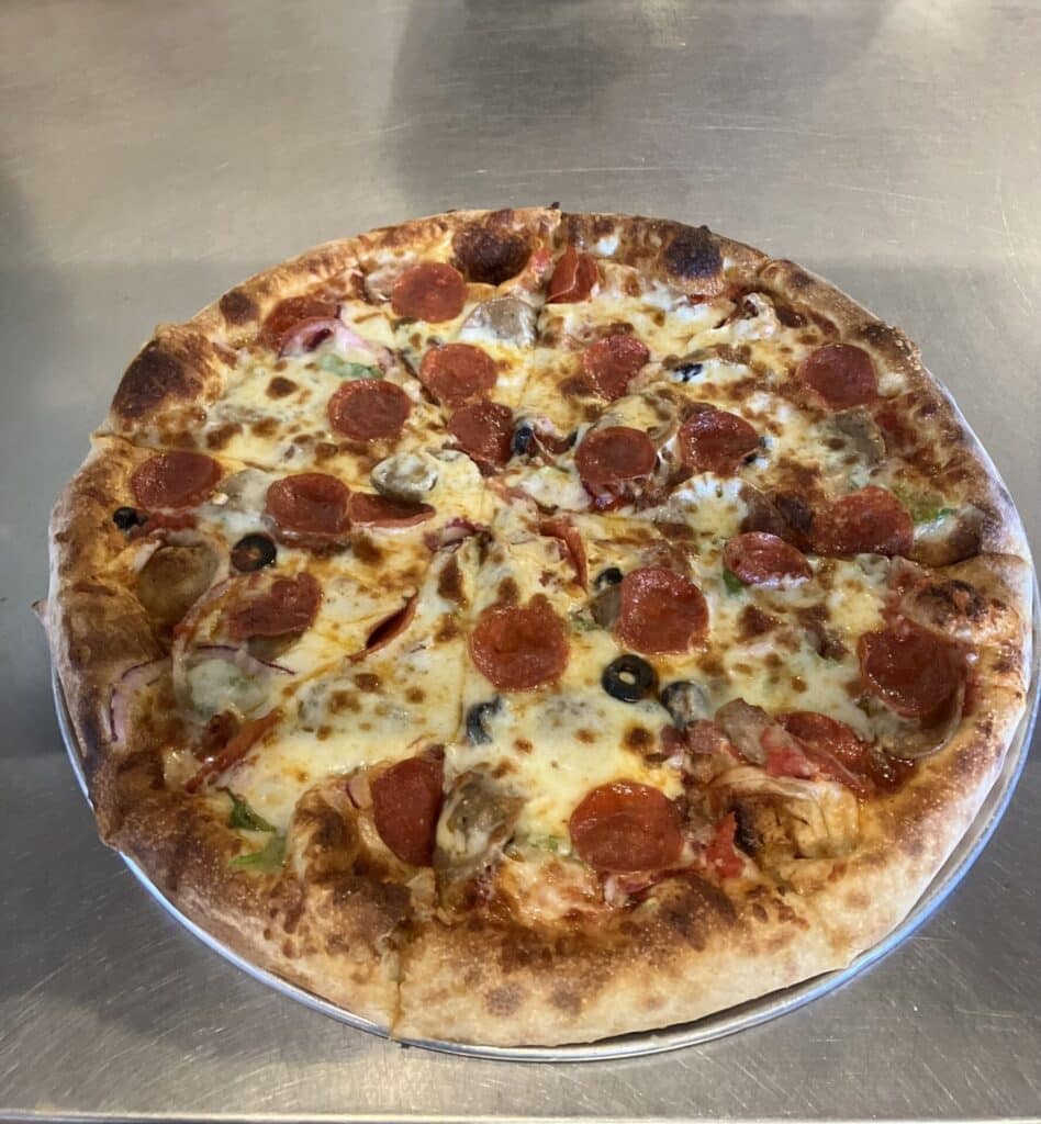 Hand Tossed Pizza in Forsyth Georgia